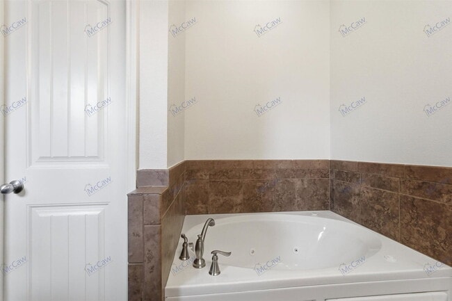 Building Photo - 1904 Louis Miller Dr