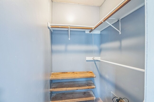 Building Photo - Updated 2 bedroom 2 bath Home in Laurel La...