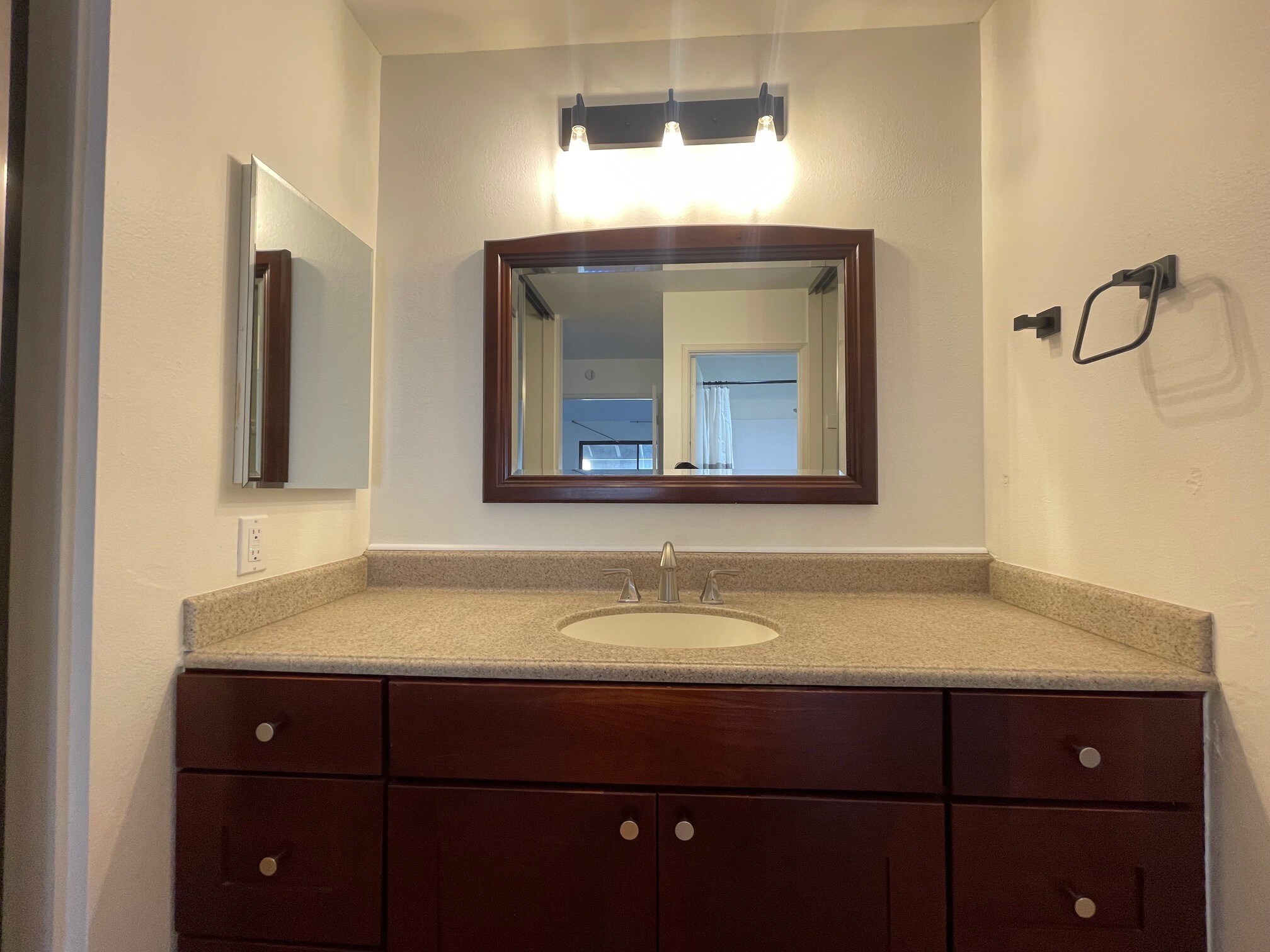 Building Photo - 160 Streamwood