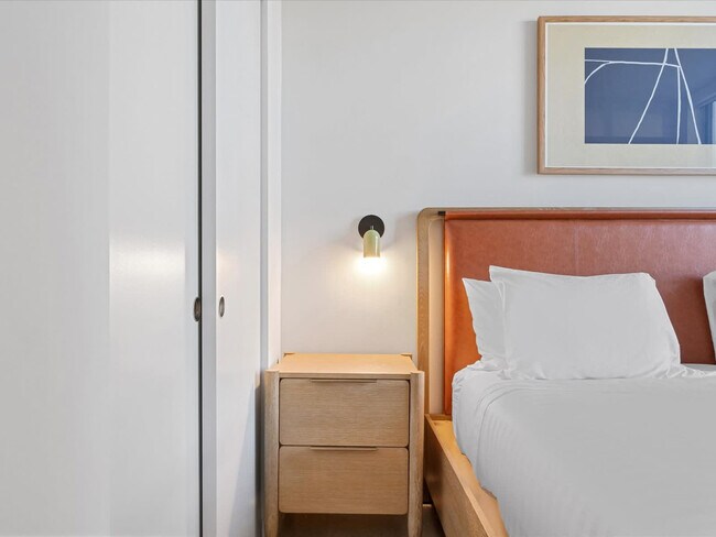 Building Photo - 11 NE 6th St