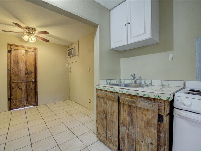 Building Photo - PRICE REDUCTION!!! ALL UTILITIES INCLUDED!