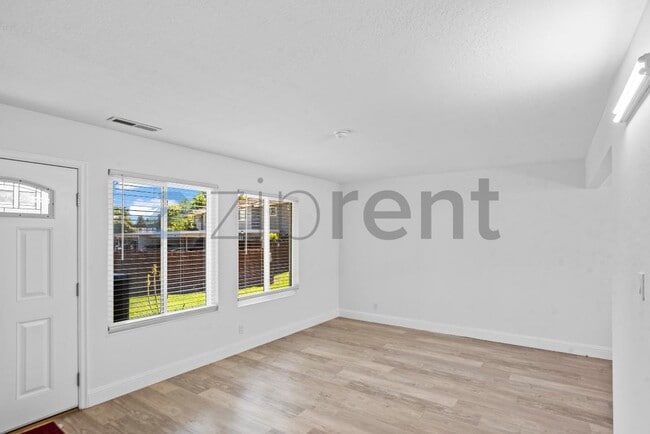 Building Photo - Unit