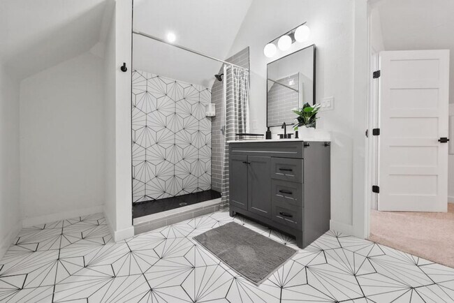 Building Photo - 921 E Hattie St