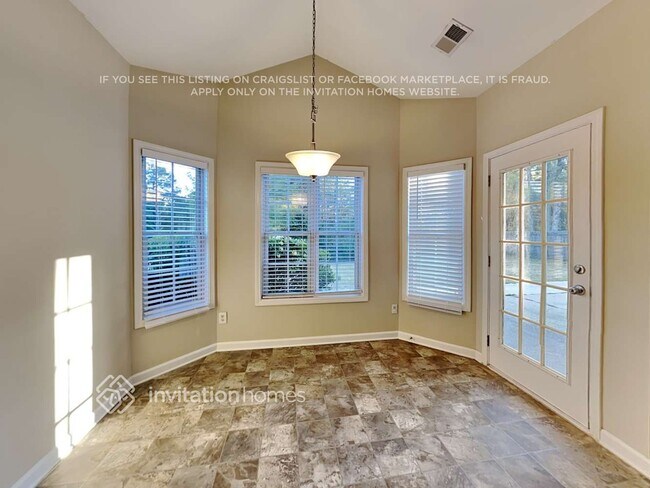 Building Photo - 1215 Chandler Ridge Dr SE