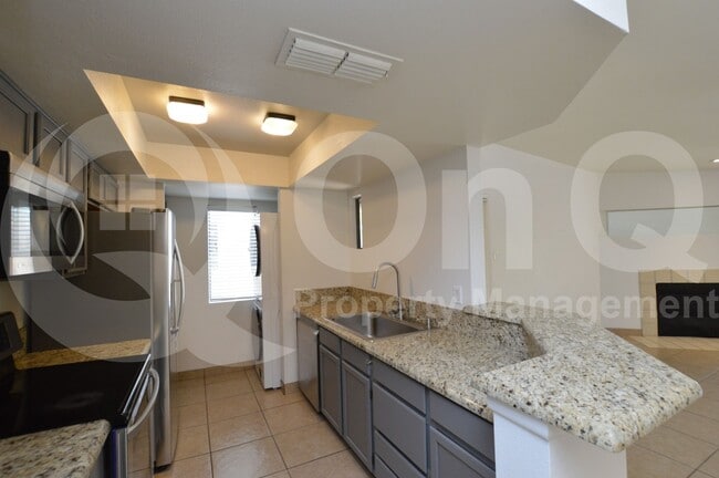 Building Photo - 7950 E Starlight Way