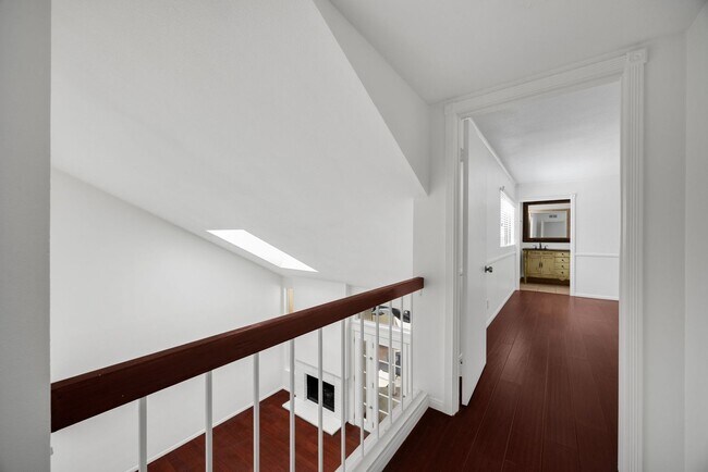 Building Photo - 3 Bed, 3 Bath townhome in Woodbridge Village