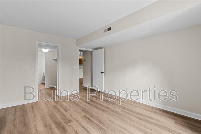 Building Photo - 1522 Benjamin Pkwy