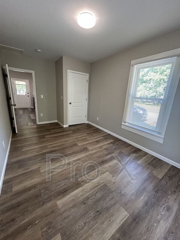 Building Photo - 502 E Jefferson St