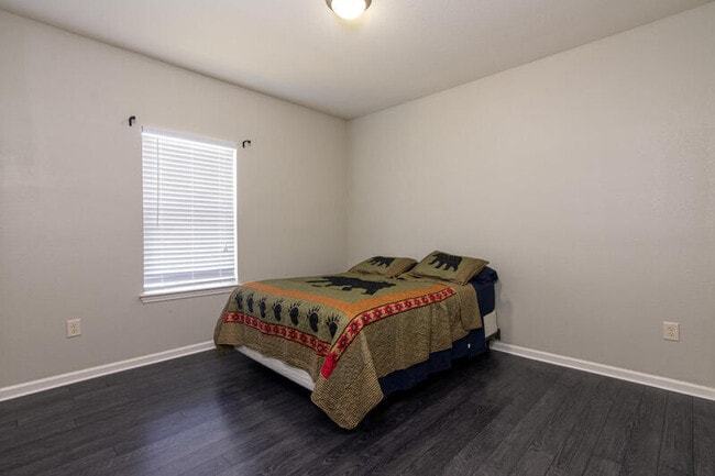 Building Photo - 800 Vista Lake Dr