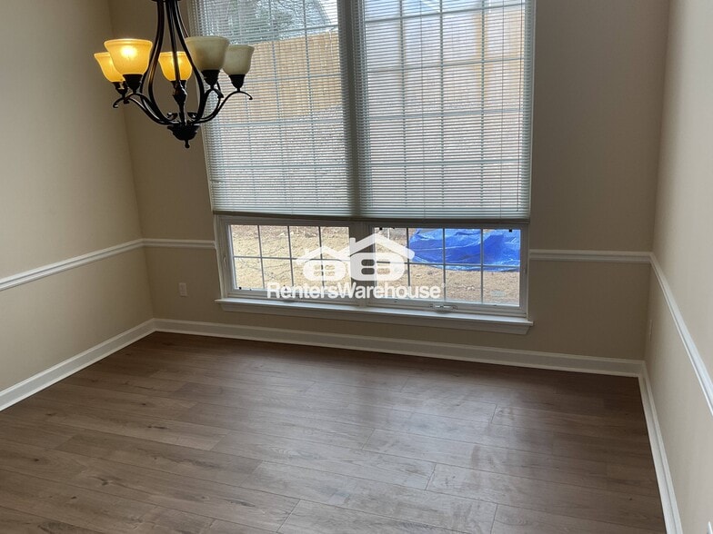 Building Photo - 215 Blue Spruce Cir