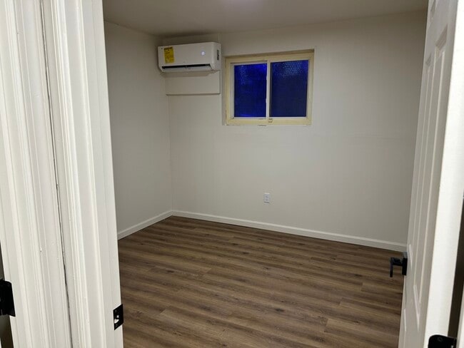 Building Photo - 301X Dupont Ave