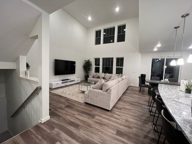 Building Photo - Two Story Home in Reunion