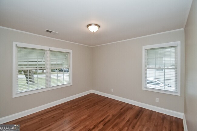 Building Photo - 8467 Fairview Dr