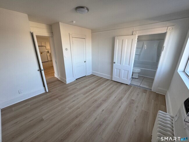 Building Photo - 57 Seaside Ave