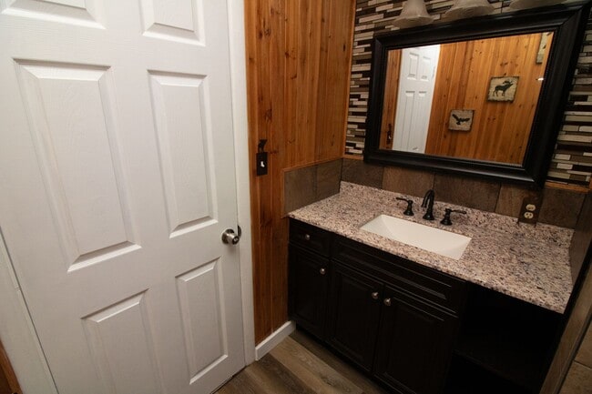 Building Photo - Spacious Three Bedroom