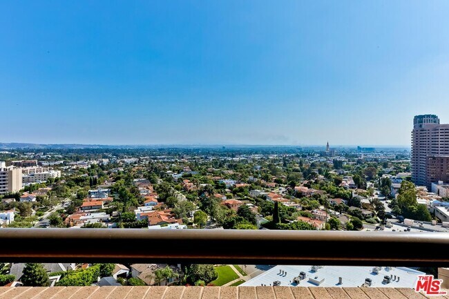 Building Photo - 10430 Wilshire Blvd