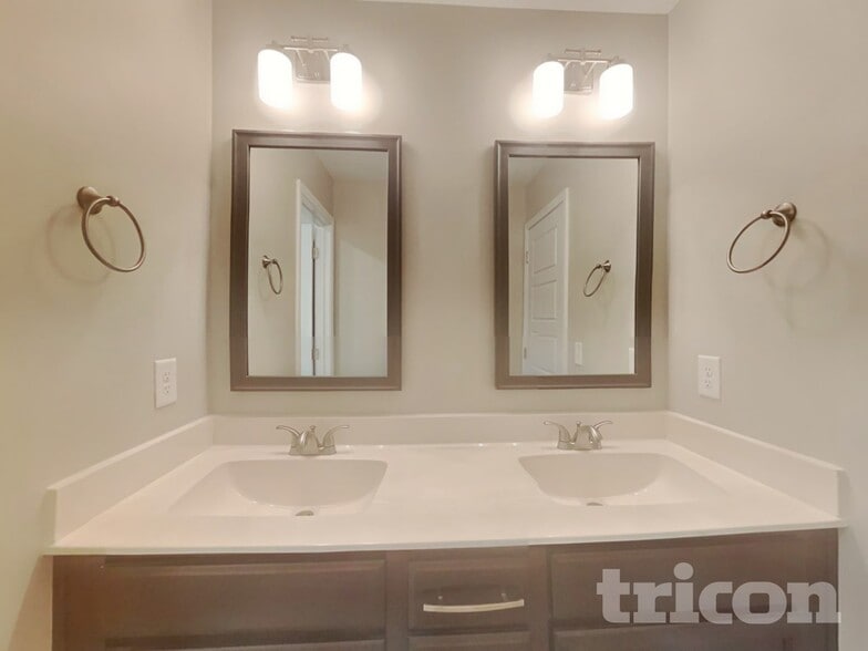 Building Photo - 124 Lucerne Ln