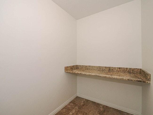 Building Photo - Beautiful 3-Bed, 2-Bath Townhome in Americ...