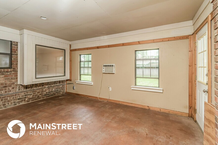 Building Photo - 744 Santa Fe Trail