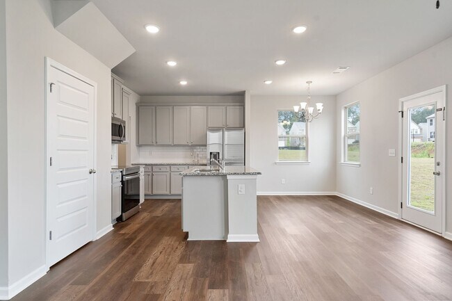 Building Photo - 4 Bed 2.5 Bath Single Family Home in Gainesville! -Retreat at Chicopee