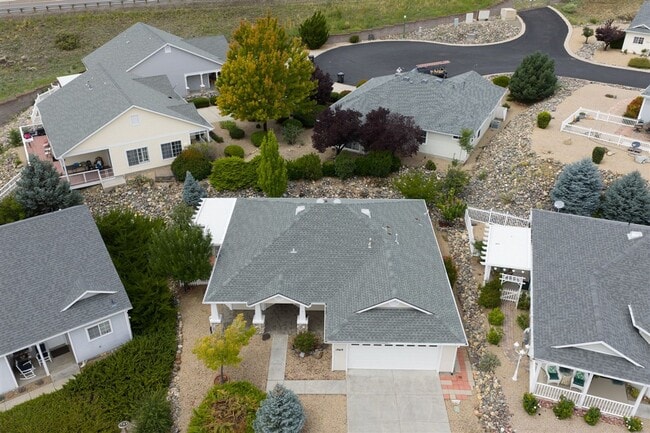 Building Photo - 2 bedroom, 2 bathroom home in Victorian Es...