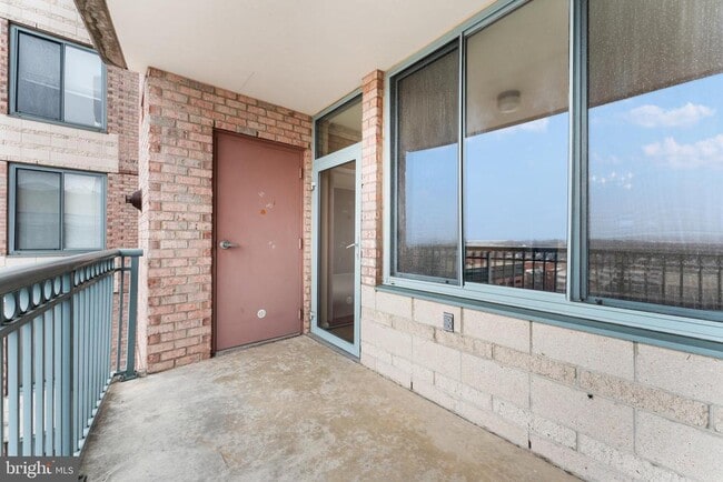 Building Photo - 851 N Glebe Rd