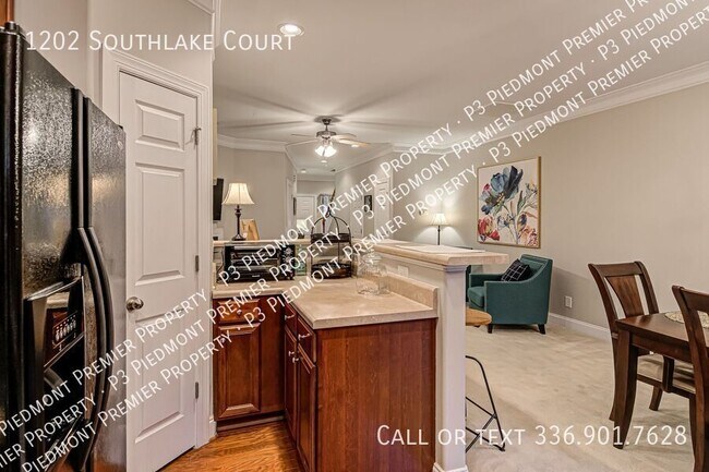 Building Photo - 1202 Southlake Ct