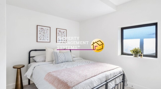 Building Photo - 2 Bed Townhome - *Includes Internet!!