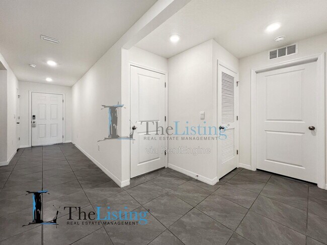 Building Photo - 822 Will Scarlett Ave