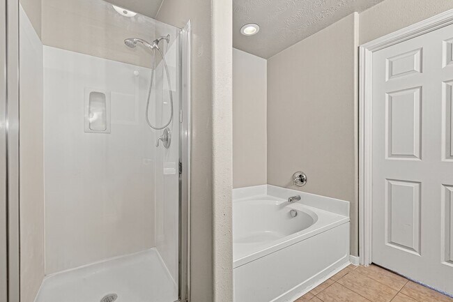 Building Photo - 24615 Amberleaf Ct