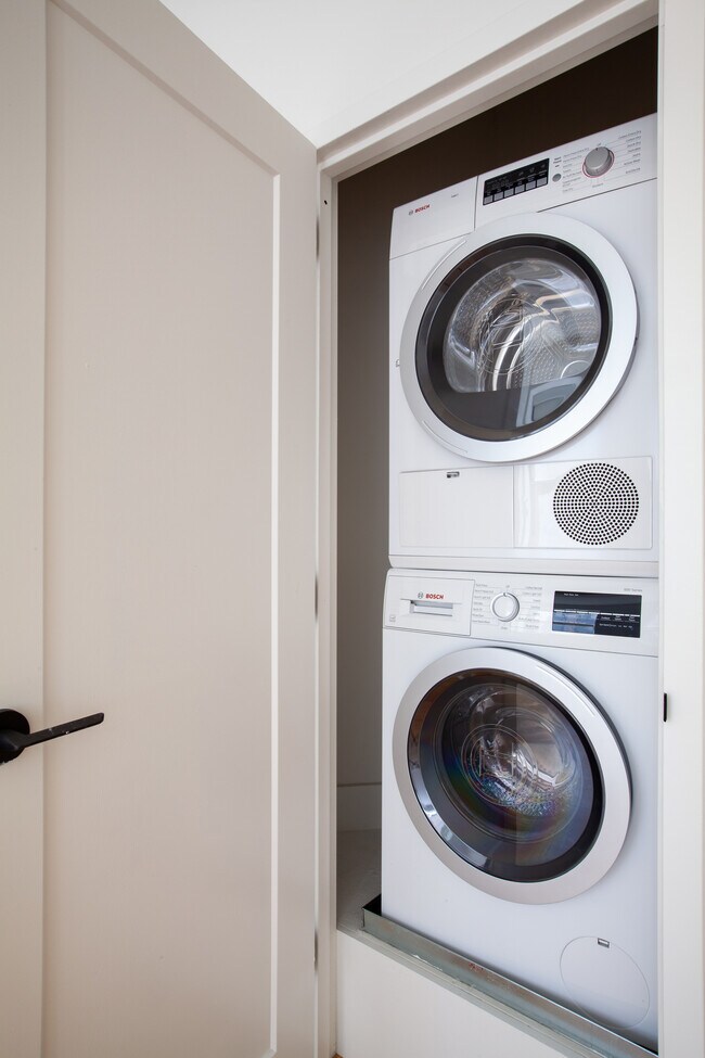 Interior Photo - 63 Wall Street