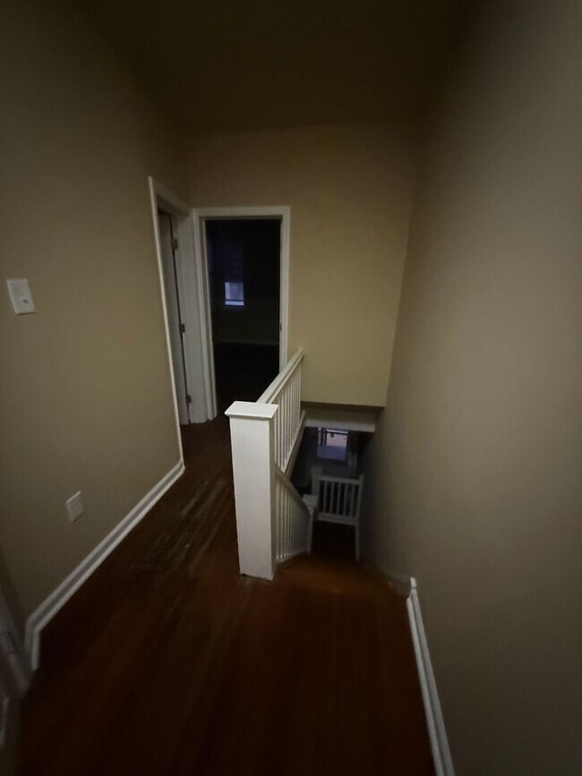 Building Photo - Beautiful 3 bedroom house