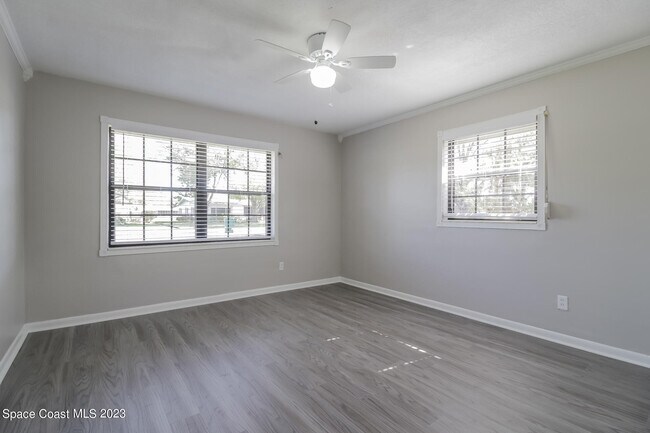 Building Photo - 205 Ash St