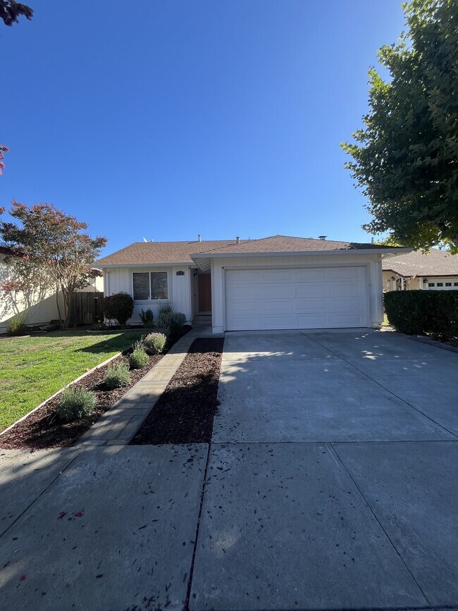 Primary Photo - 416 Cambiaso Pl