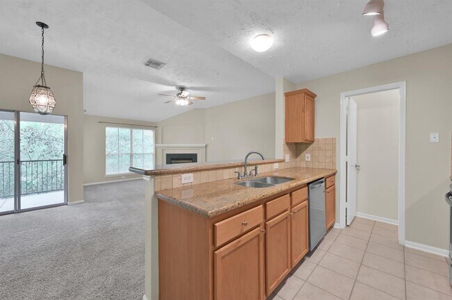 Building Photo - 8051 Bay Branch Dr