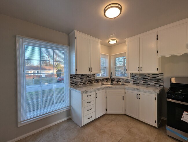 Building Photo - 4376 N Frankfort Pl