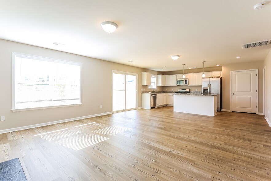 Building Photo - 415 Pollyanna Dr