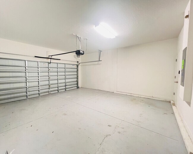 Building Photo - Spacious 4-Bedroom Home in Kissimmee – Ava...