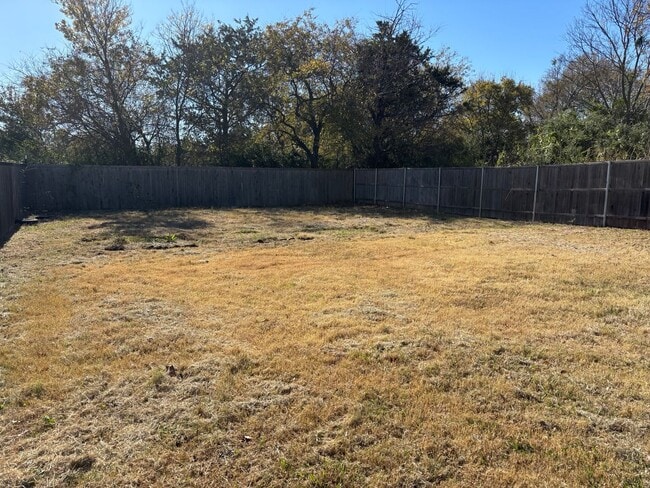 Building Photo - 3/2/1 on Quiet Street Near a Park!