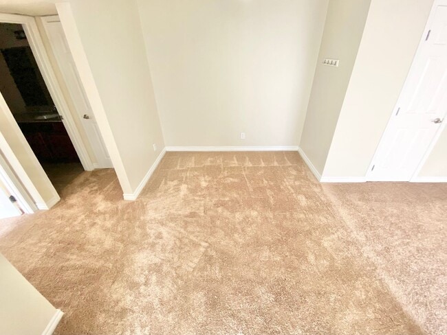 Building Photo - GUARD-GATED 1-BEDROOM CONDO WITH COMMUNITY POOL