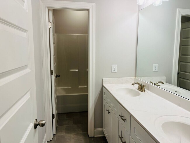 Building Photo - ***MOVE IN SPECIAL*** Wow! Perfect 4 bedro...