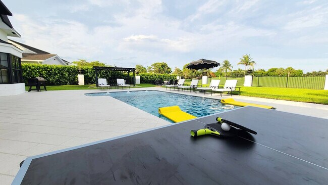 Building Photo - 4312 NE 22nd Ave