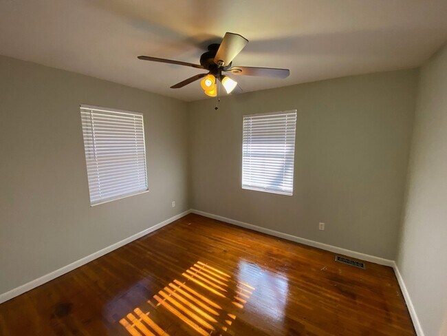 Building Photo - MOVE IN READY! MOVE IN SPECIAL AVAILABLE!!...