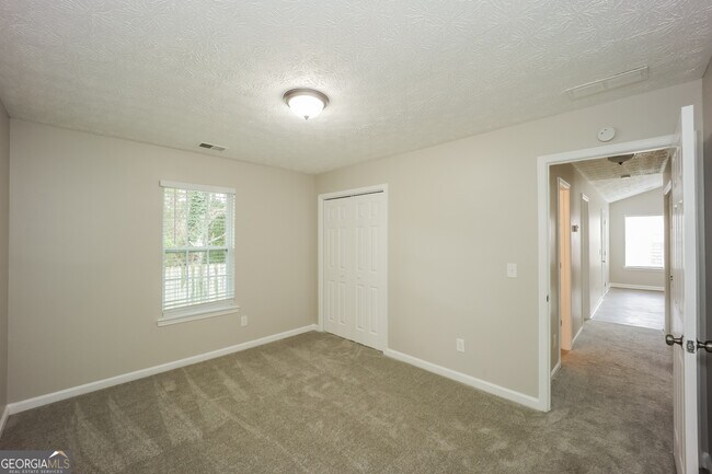 Building Photo - 7911 Woodlake Dr
