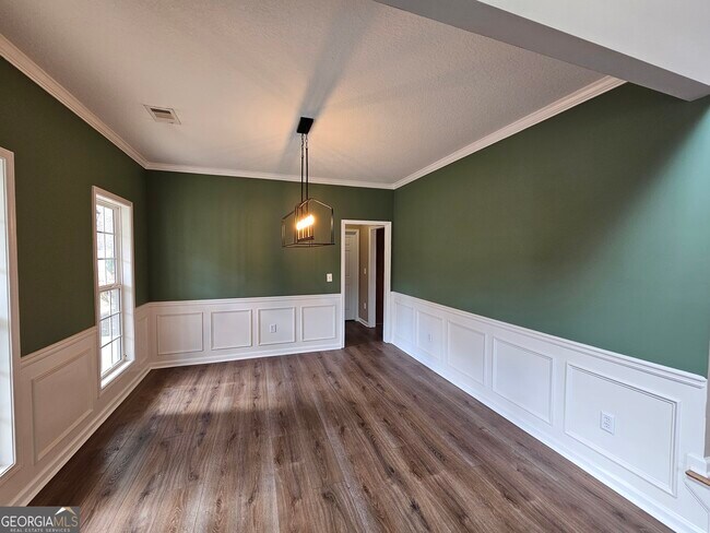 Building Photo - 31 Ridgeview Dr