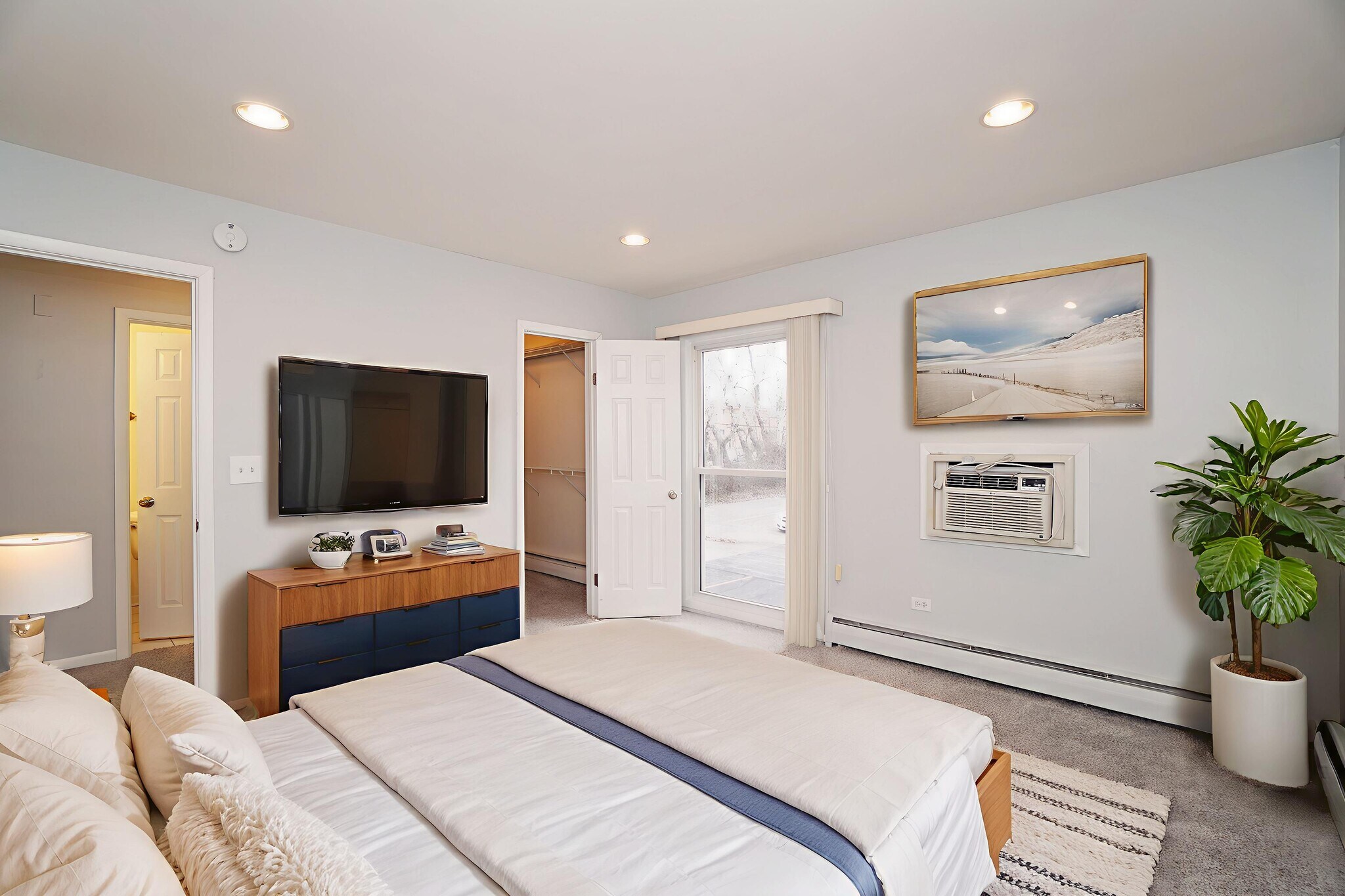 Master Bedroom - 337 N Carter St