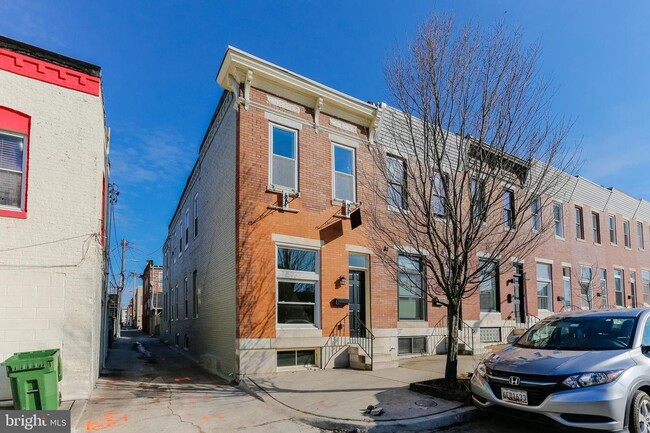 Building Photo - Must-see Three-Bedroom End-of-Group Home -...