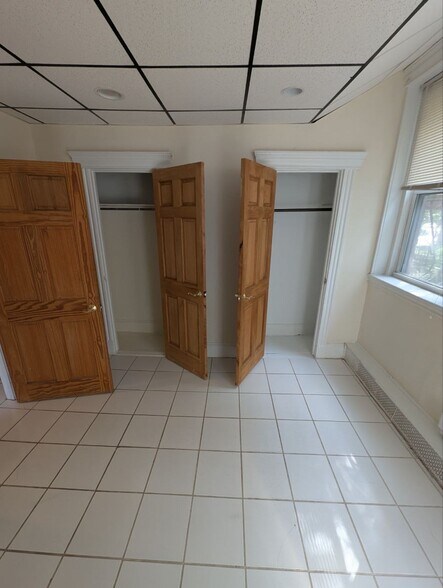 Building Photo - 382 Riverway St