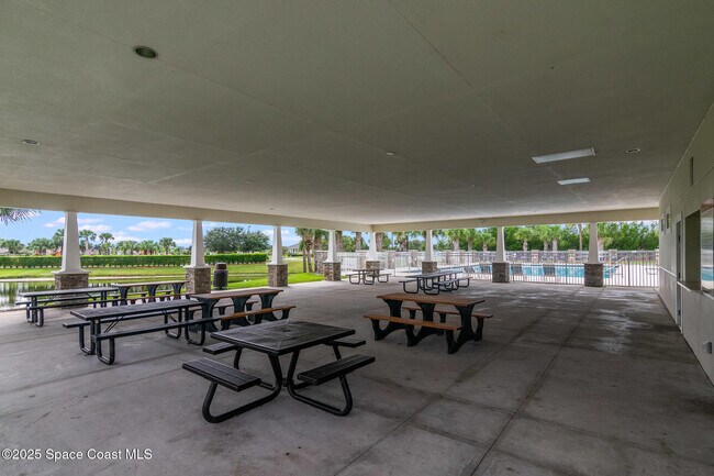 Building Photo - 3641 Gatlin Dr