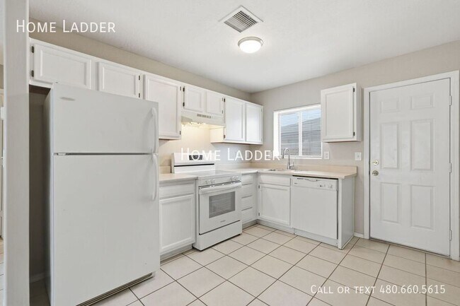 Building Photo - 4130 N Toltec Rd